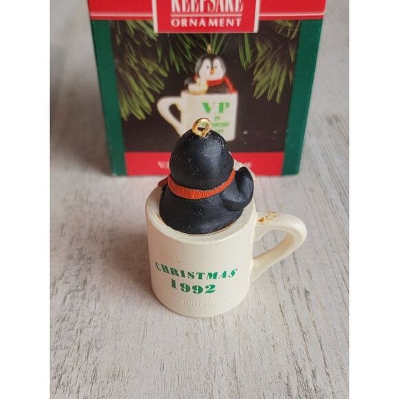 Hallmark V.P. of important Stuff ornament Xmas - Picture 5 of 7